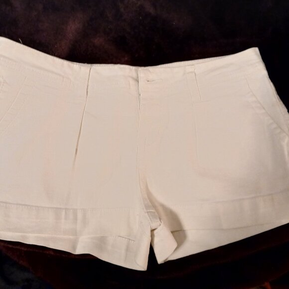 White shorts - Picture 2 of 3